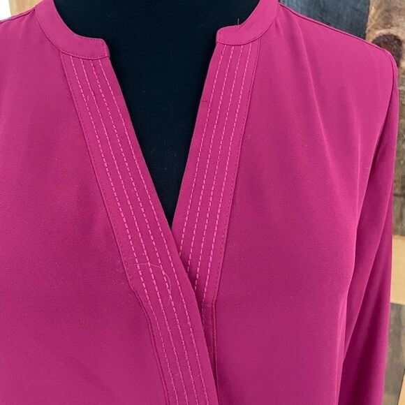Violet & Claire long sleeved v neck button front fuschia blouse, size S - Picture 3 of 6